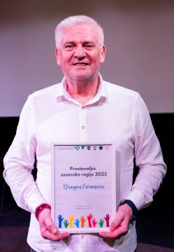 Naziv Prostovoljec zasavske regije 2023 za občino Hrastnika je prejel Dragan Caranović